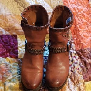 Frye Jenna studded booties 9B Cognac